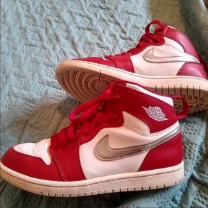 Red youth size 3.5 Jordan 1